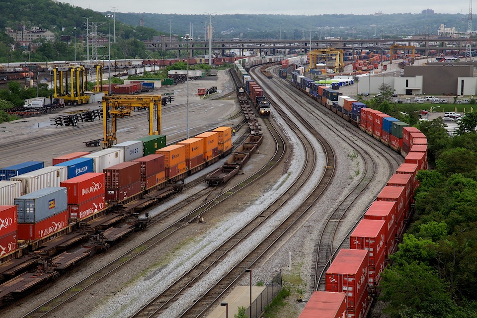 American railroad statistics offer some festive cheer ‣ WorldCargo News